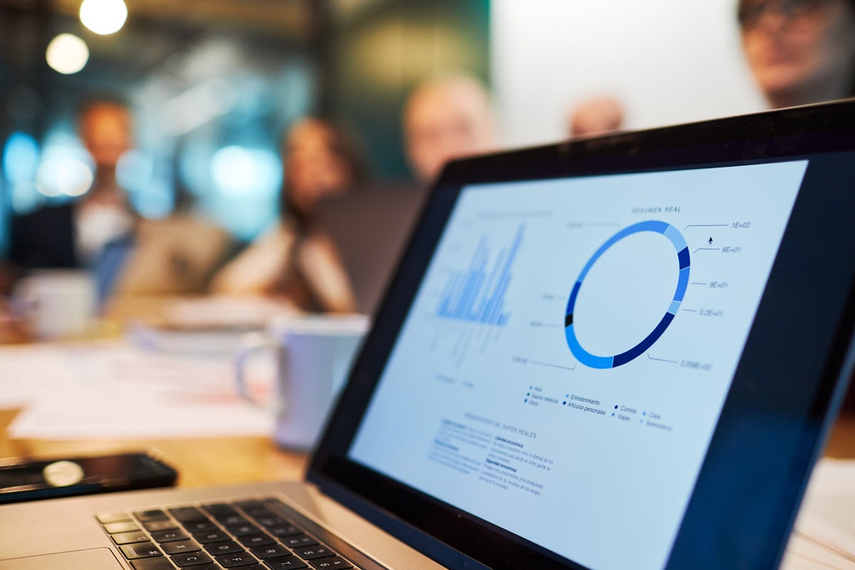 laptop showing graph presentation