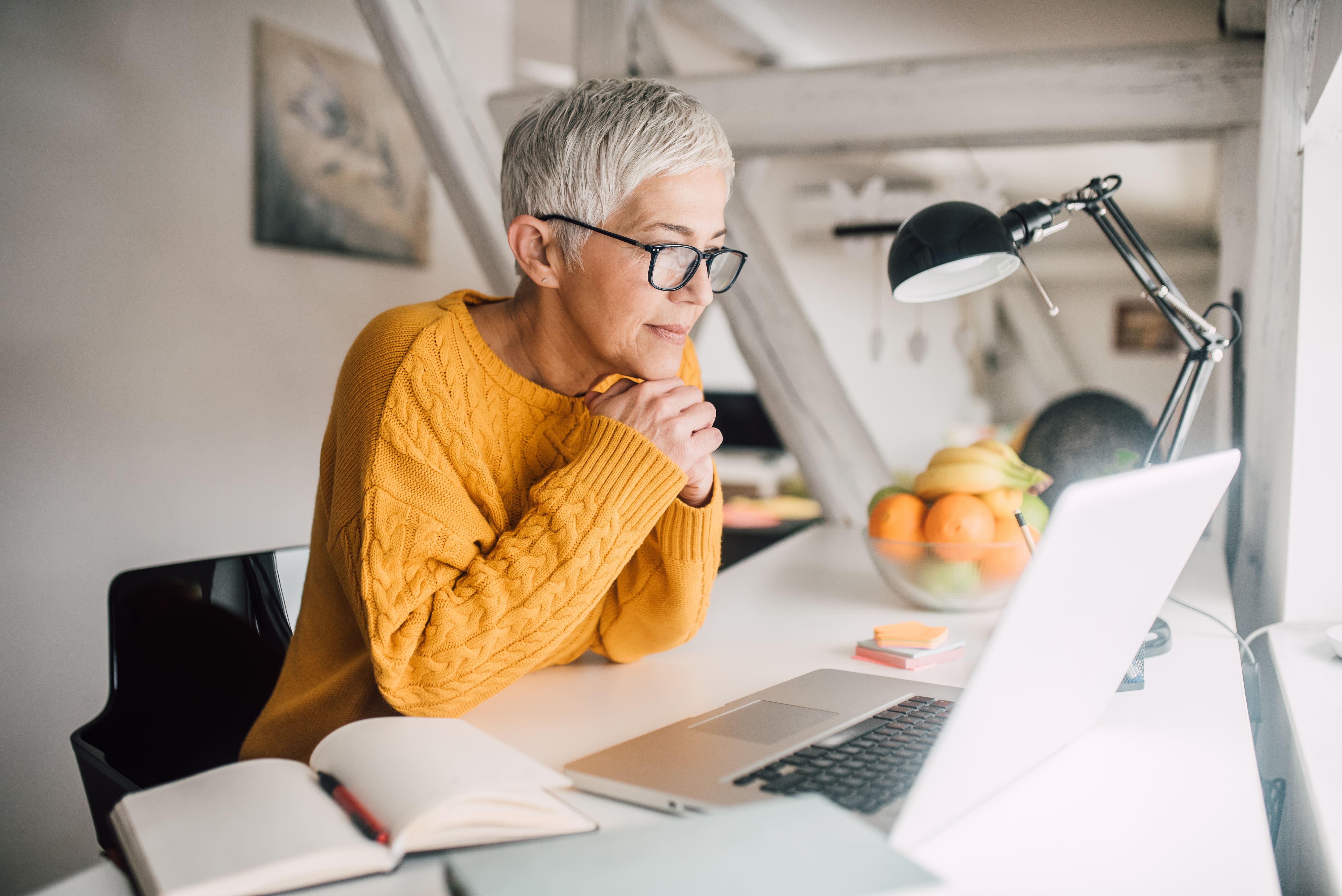 Women sitting in front of a computer reading