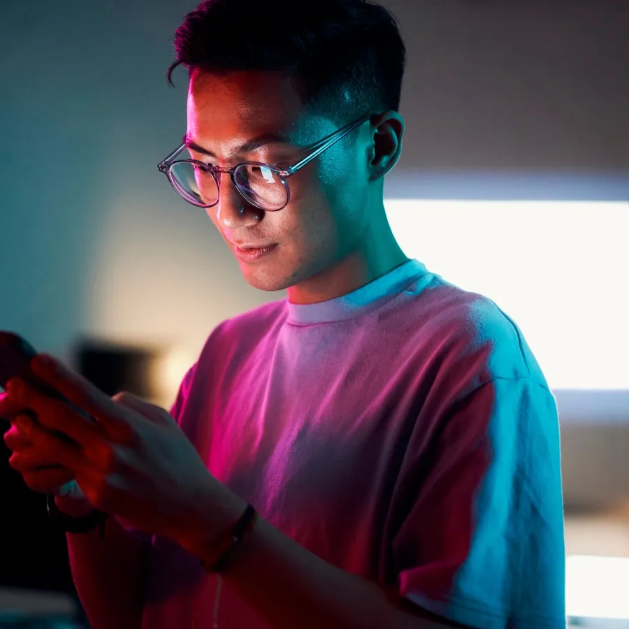 man using Joule on his phone